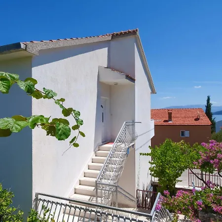 Slavica-2 By Interhome Daire